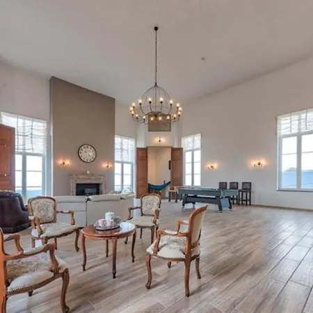 Splendid Mansion In With Roofed Terrace Ferienhaus Wancennes